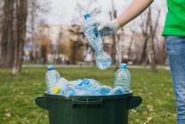 ¿Plástico o cristal? ¿Qué es mejor para el medio ambiente?